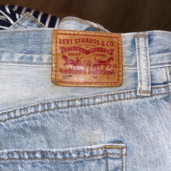 Levi's Denim Cutoff Shorts 501s W31 Blue Light Wash - Picture 4 of 7